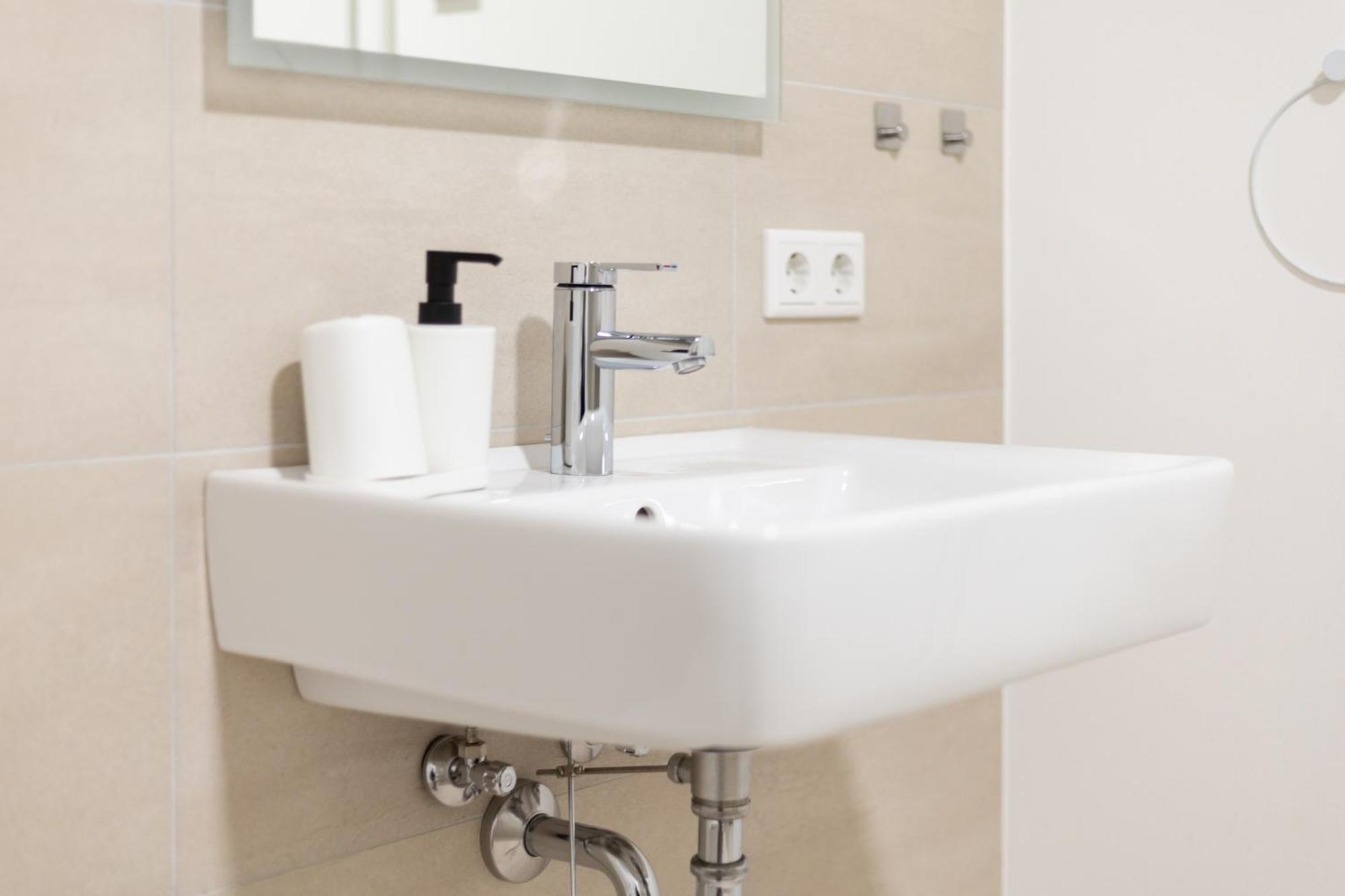 Ko-Living - Yellow Submarine Suite - Altstadt - Kueche - 2 Sz - Getrennte Betten - Bis 7 Gaeste Halle  外观 照片